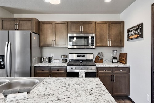 The Hills Hideaway, Spacious, Great View, Close to Attractions