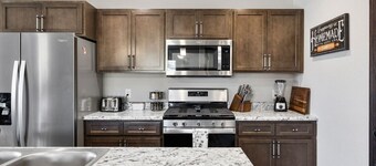 The Hills Hideaway, Spacious, Great View, Close to Attractions