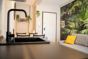 2 間睡房、房內夾萬、熨斗/熨衫板、免費 Wi-Fi