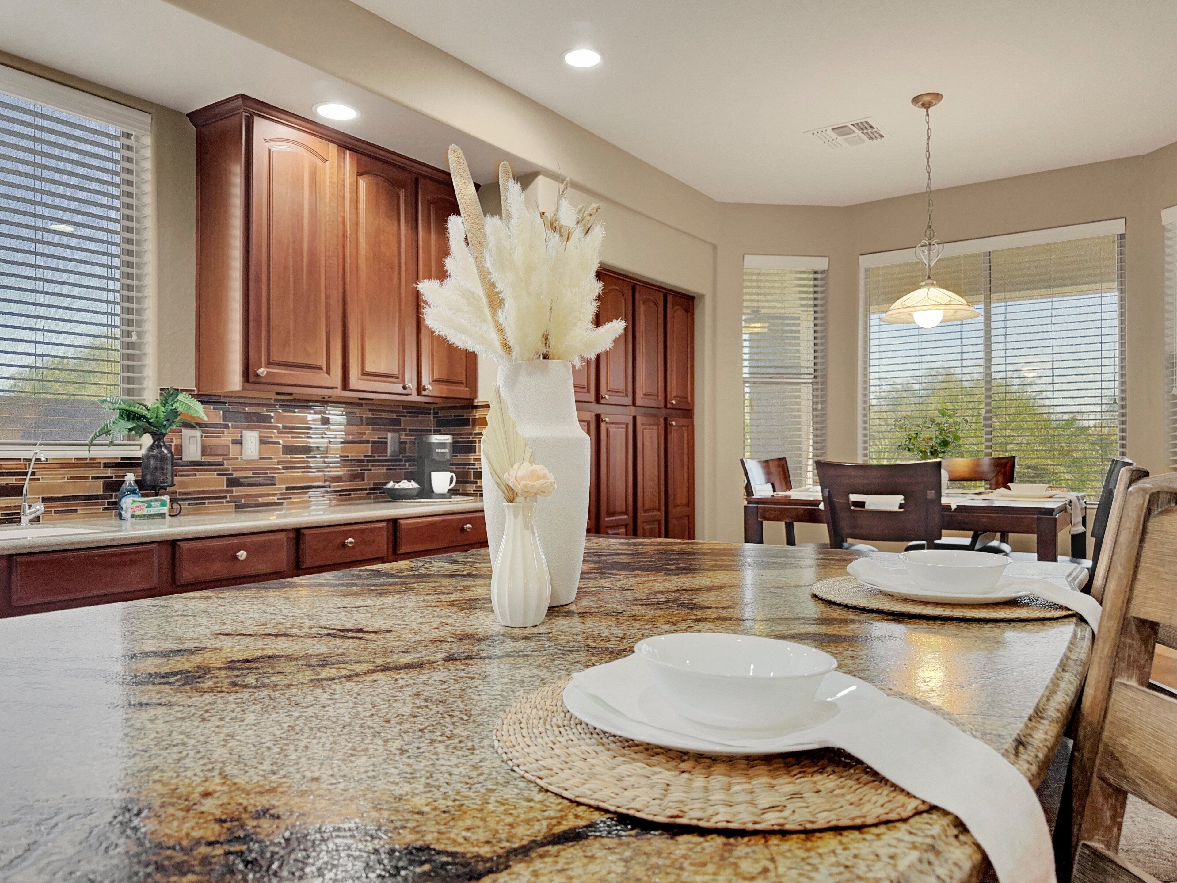 Regadera, secadora de cabello, toallas 