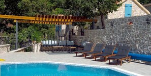 Seasonal outdoor pool - Holiday Home Sonja (Vrgorac)