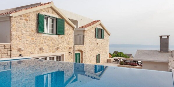 Seasonal outdoor pool - Steinhaus Villa Ane (Tucepi)