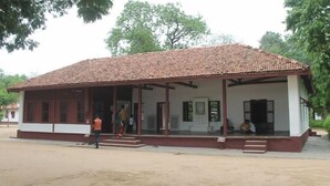 A building with a tiled roof and a covered porch. - HOTEL GREEN TREE (Ahmedabad)