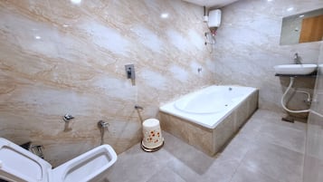 Deluxe Double Room with Bath Tub | Bathroom