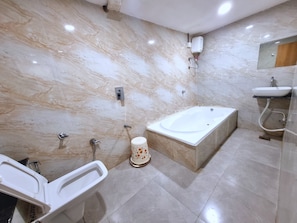 Deluxe Double Room with Bath Tub | Bathroom | Towels, toilet paper - HOTEL GREEN TREE (Ahmedabad)