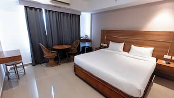 Deluxe Double Room | Iron/ironing board, free WiFi, bed sheets