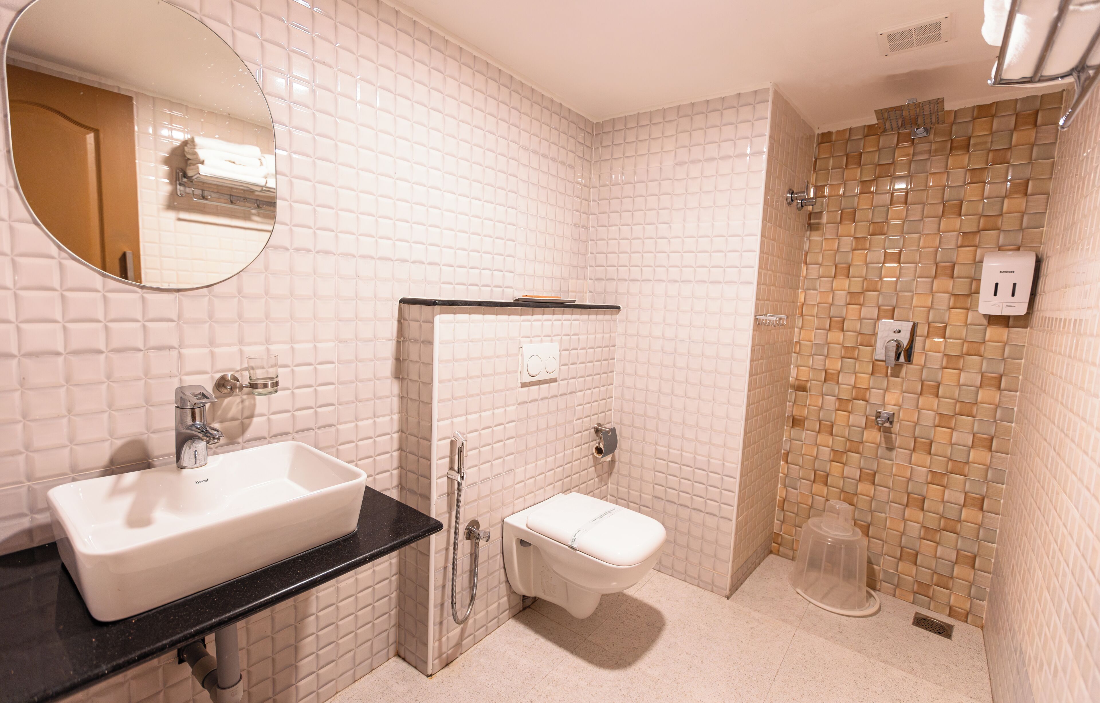 Deluxe Double Room | Bathroom | Shower, rainfall showerhead, free toiletries, bathrobes