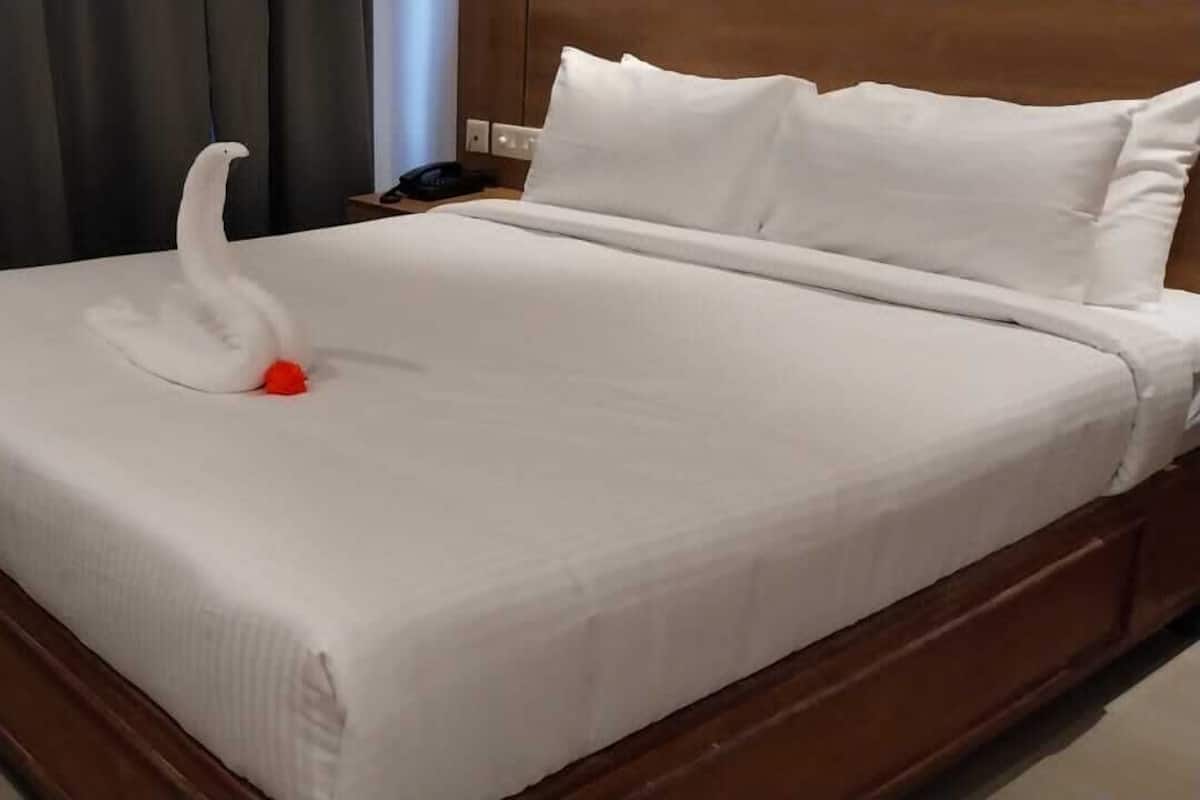 Executive Double Room | Iron/ironing board, free WiFi, bed sheets