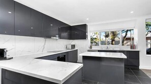 Kühlschrank, Ofen, Herdplatte, Geschirrspüler