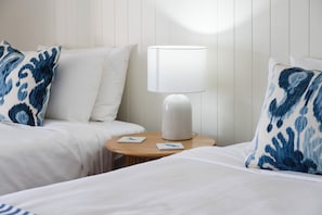 4 bedrooms, iron/ironing board, WiFi, bed sheets - “Sunrise & Sunset” – Panoramic Ocean Views (Copacabana)