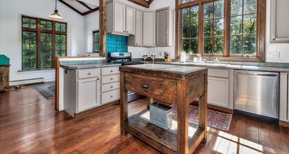 Wolf Creek House with Mtn Views in Black Mountain