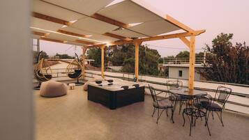 Deluxe-sviitti, merinäköala | Terassi/patio