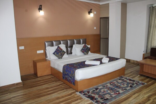 Chambre Double Deluxe | Chambres insonorisées, Wi-Fi gratuit, draps fournis