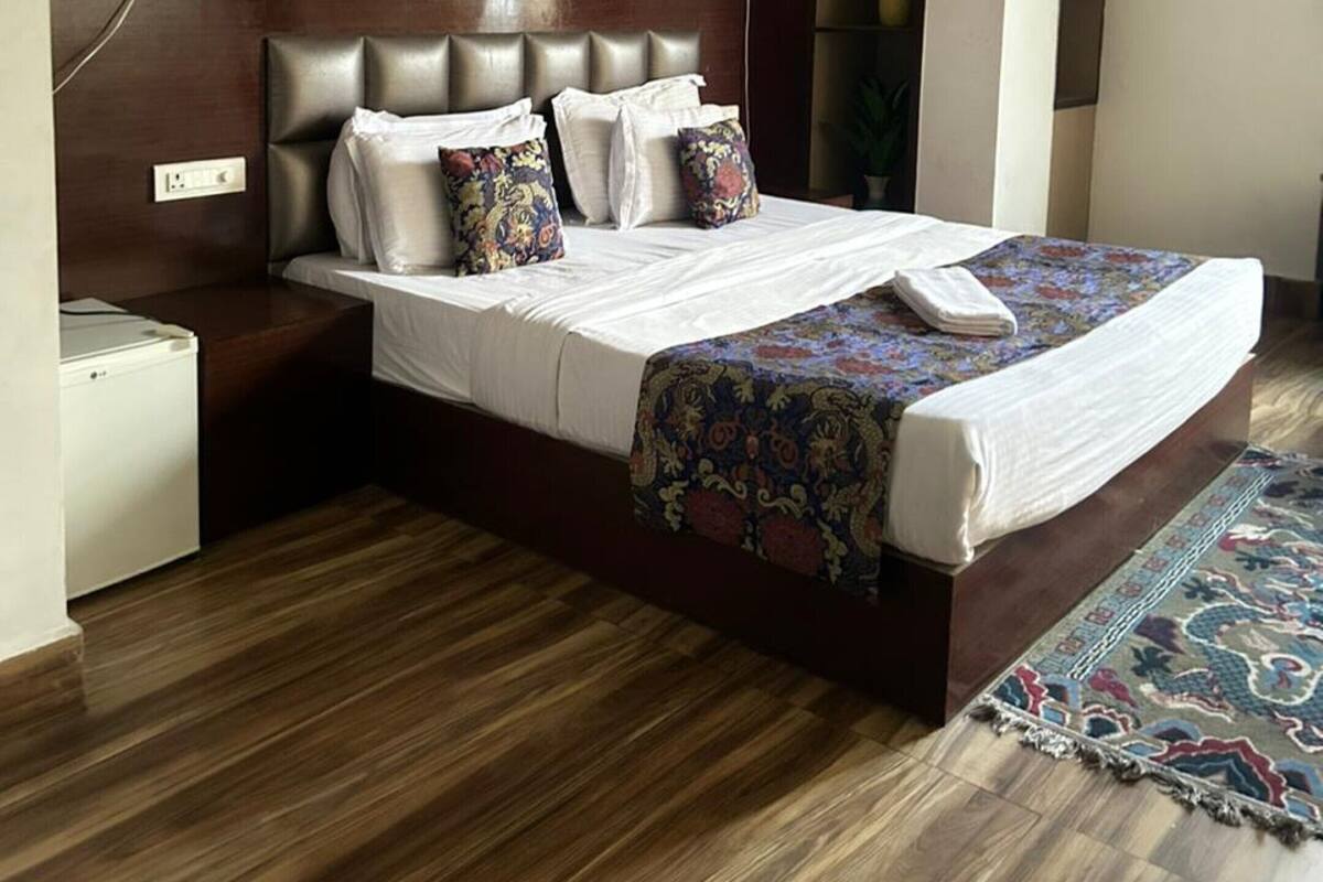 Soundproofing, free WiFi, bed sheets