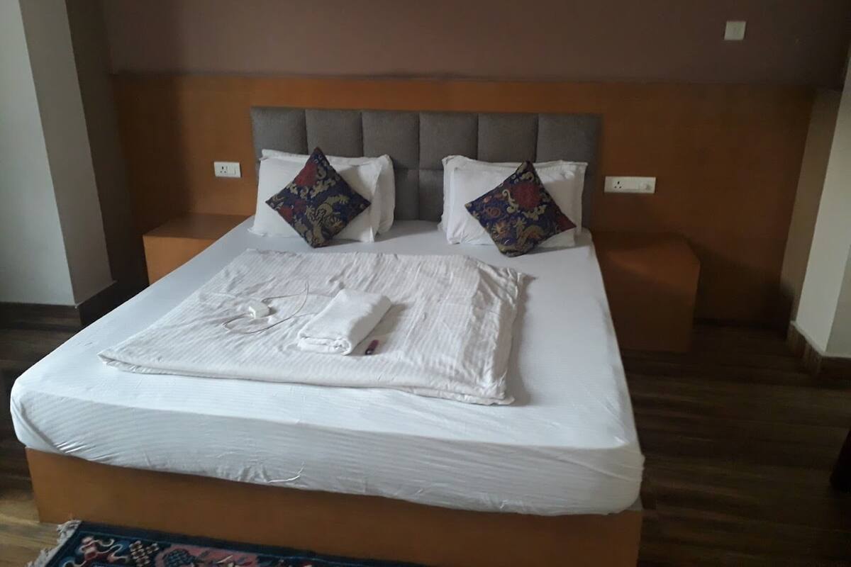 Soundproofing, free WiFi, bed sheets