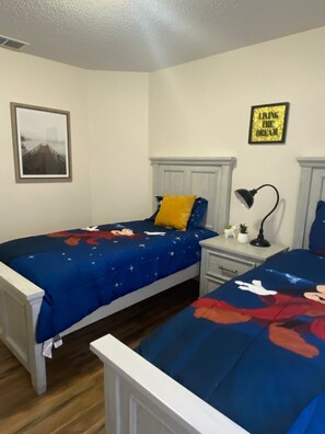 5 bedrooms, iron/ironing board, WiFi, bed sheets