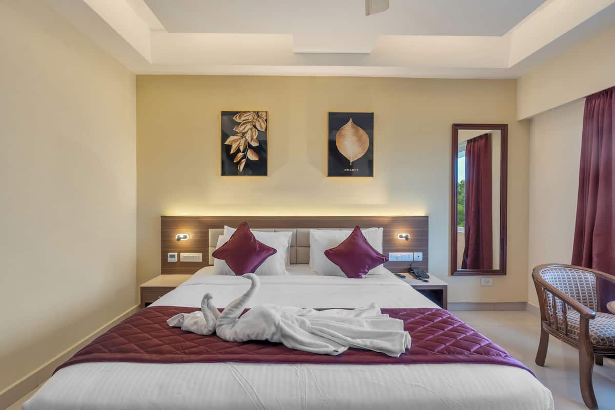 Deluxe tweepersoonskamer, 1 kingsize bed | 1 slaapkamer, een kluis op de kamer, een bureau