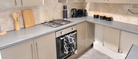 Rumah | Dapur pribadi | Lemari es, microwave, oven, dan kompor