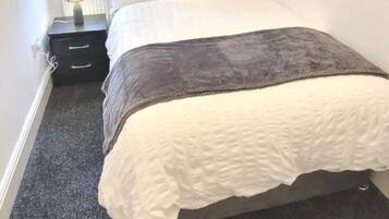 House | 4 bedrooms, free WiFi, bed sheets