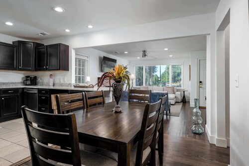 Roll Tide Knoll- 5 min to UA- 6 TVS- 4 BRs