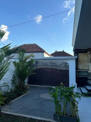 Park view - Deni Guesthouse (Tabanan)