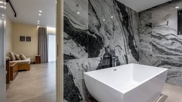 Deluxe Room | Bathroom | Hair dryer, bathrobes, slippers, towels