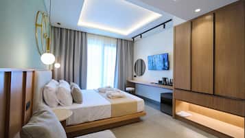 Comfort Room | 1 bedroom, in-room safe, laptop workspace, blackout drapes