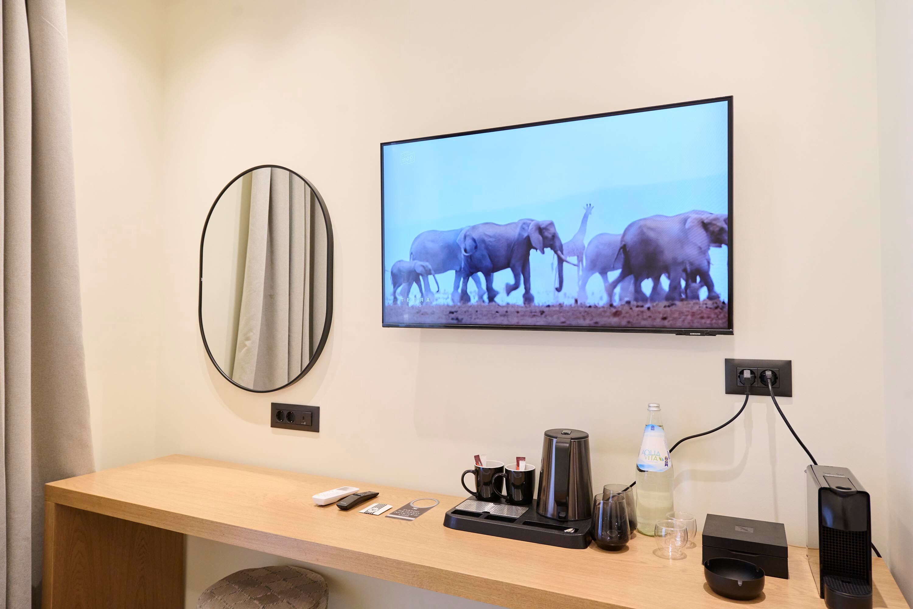 Basic Room | 1 bedroom, in-room safe, laptop workspace, blackout curtains