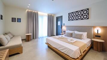 Deluxe Room | 1 bedroom, in-room safe, laptop workspace, blackout curtains