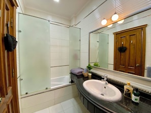 Villa, 3 Bedrooms, Smoking, Balcony | Bathroom - Villa Garden & Prime Location New Cairo By Best of Bedz (New Cairo)