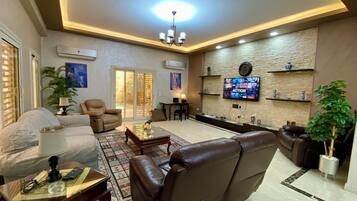 Biệt thự, 3 phòng ngủ, hút thuốc, ban công | Phòng khách