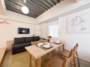 Superior studio, balkon, uitzicht op stad | Individueel gedecoreerd, individueel gemeubileerd