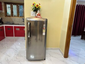 Mikrobølgeovn, kokeplater, vannkoker og riskoker