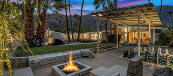 Luxury Palm Springs Estate 3Bedroom House & 3 Casitas, Salt Water Pool & HotTub
