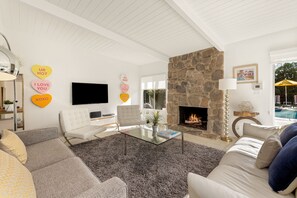 Smart TV, fireplace, DVD player, ping pong