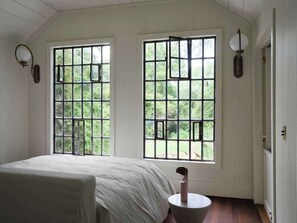 3 bedrooms, iron/ironing board, bed sheets - A home by designers for design lovers. (Round Top)