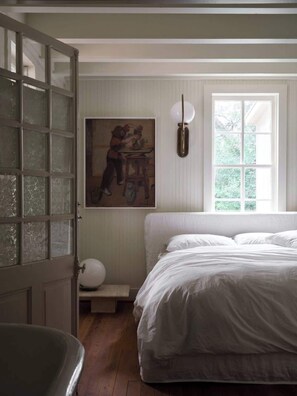 3 bedrooms, iron/ironing board, bed sheets