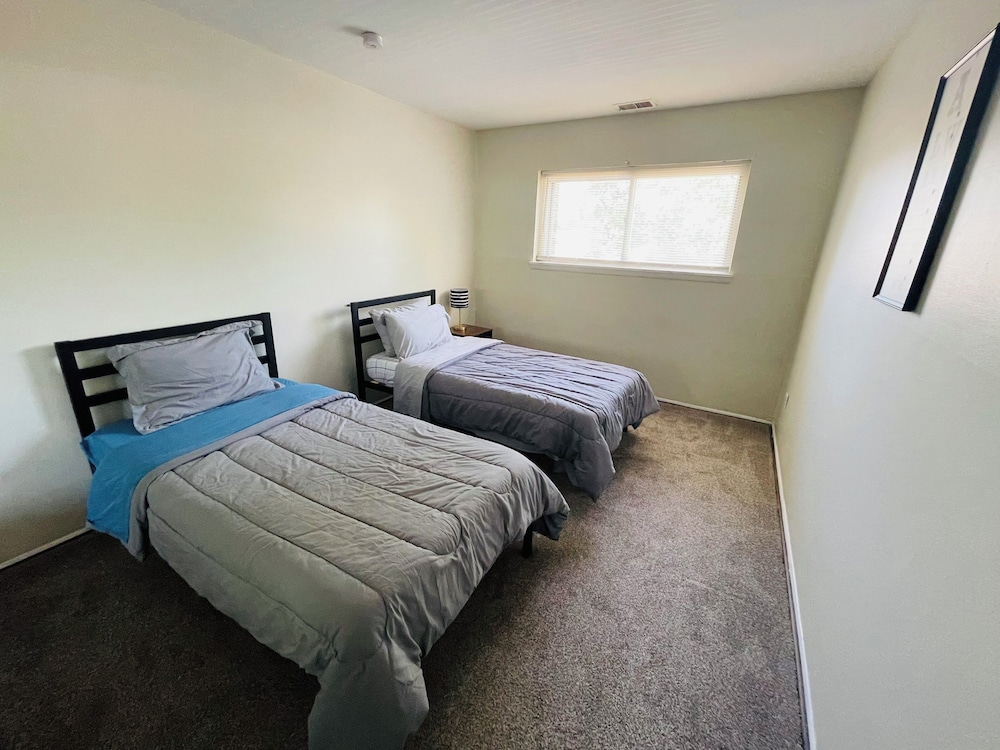 This apartment is a 2 bedroom(s), 2 bathrooms, located in Elkins Park