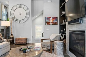 Télévision, cheminée