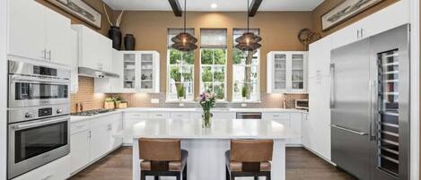 Mikrowelle, Ofen, Herdplatte, Geschirrspüler