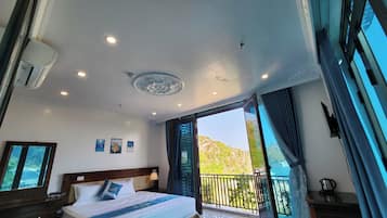 Habitación doble Deluxe, balcón, vista a la playa | Ropa de cama de alta calidad y camas con pillow-top