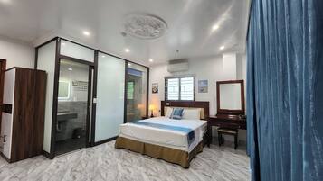 Quarto casal básico, sacada, vista para a montanha | Roupas de cama premium, camas com colchões pillow-top