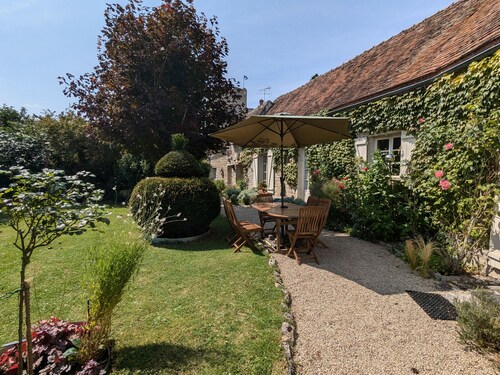 Maison XVIIIe avec jardin privatif - Yèvre le Châtel
