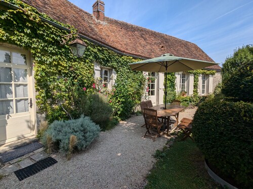 Maison XVIIIe avec jardin privatif - Yèvre le Châtel
