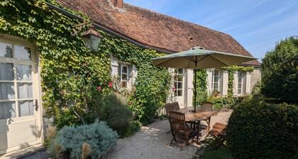 Maison XVIIIe avec jardin privatif - YĂšvre le ChĂątel