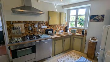 雪櫃、微波爐、焗爐、洗碗機