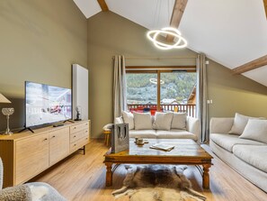 TV - New apartment with large terrace, balcony and parking in Serre Chevalier (Le Monêtier-les-Bains)