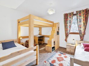 3 bedrooms, free WiFi, wheelchair access