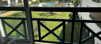 2-room apt with pool and parking in Port Camargue