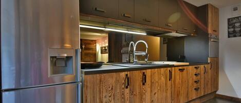 Réfrigérateur, micro-ondes, four, lave-vaisselle